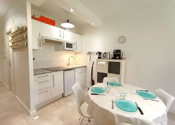 Cosy Pour 4 Avec Balcon Et Parking à - Fr-1-457-360 Appartement